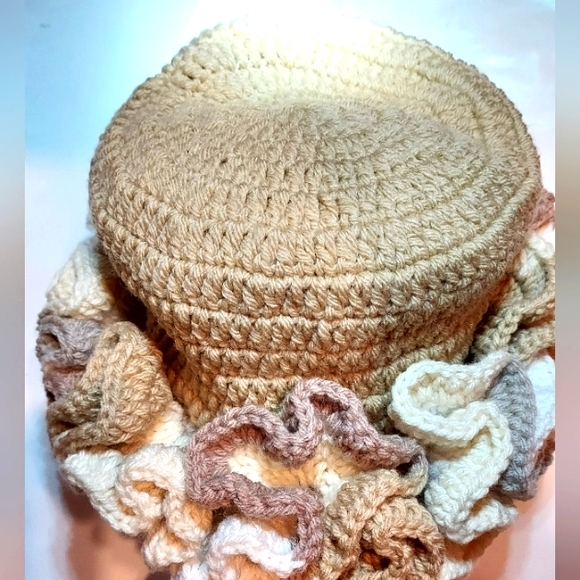 #L❤️VE:HANDMADE. Crochet Ruffle HAT - Picture 7 of 8